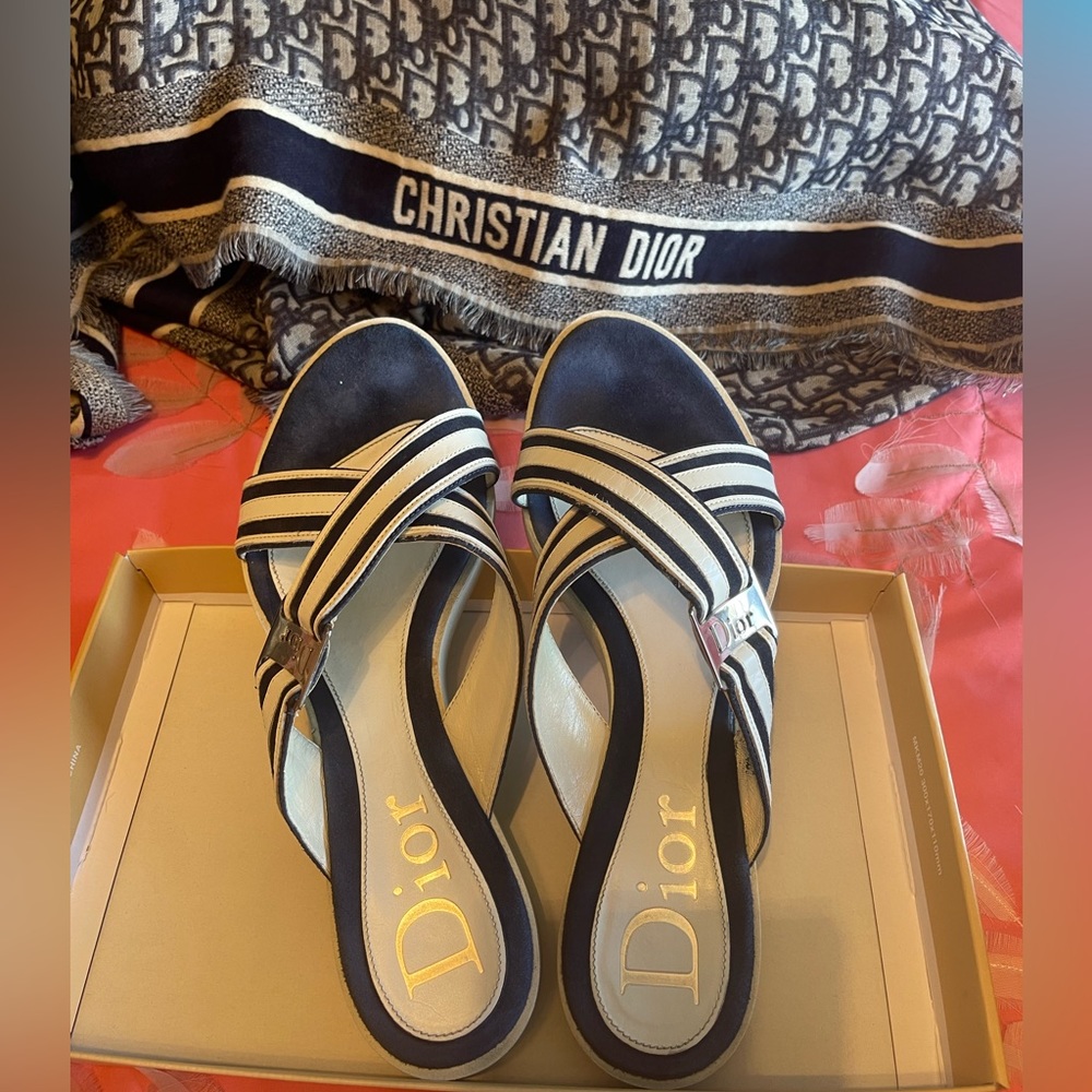 Dior sandals navy and white , excellent condition. Perfect for summer. Size 40